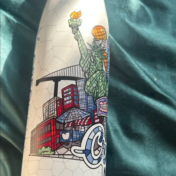 New York Themed Insulated Water Bottle. Prefect for the holidays.The best of NYC - Picture 5 of 16